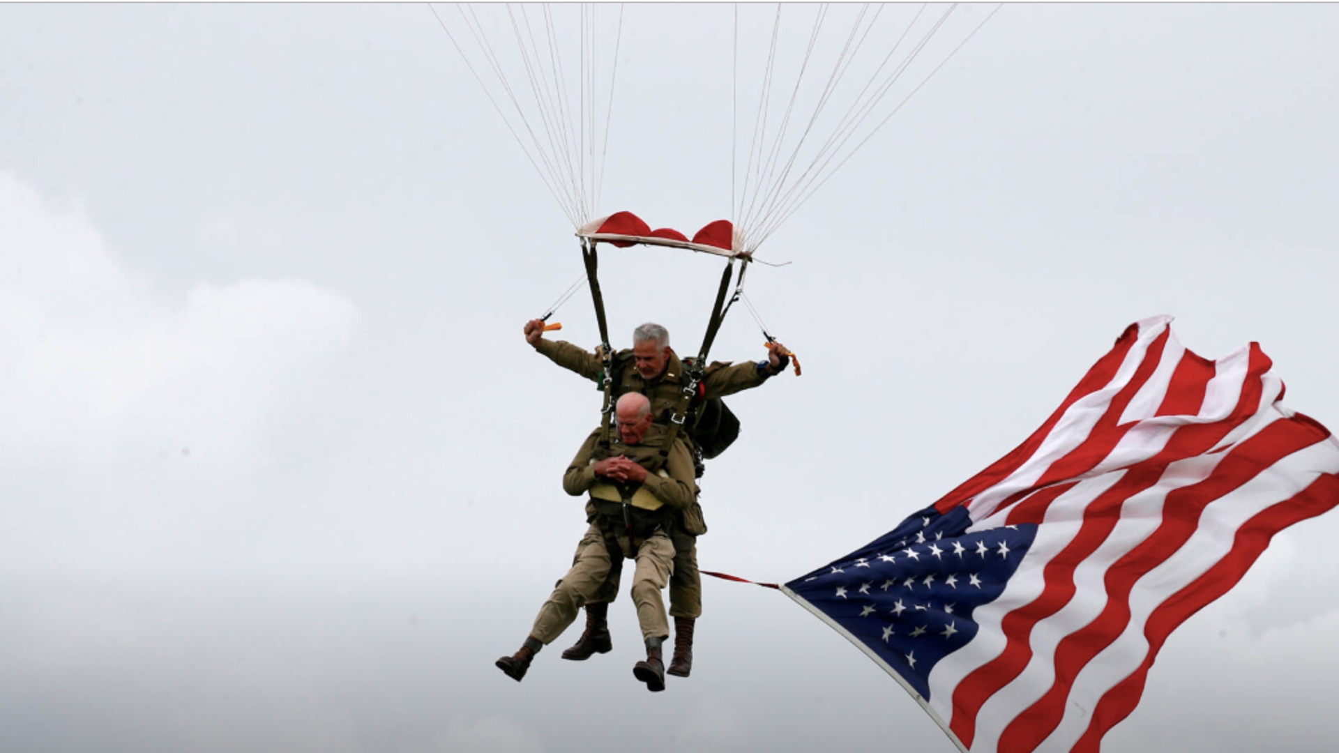 Video van de dag: 97-jarige veteraan maakt een parachutesprong D-Day