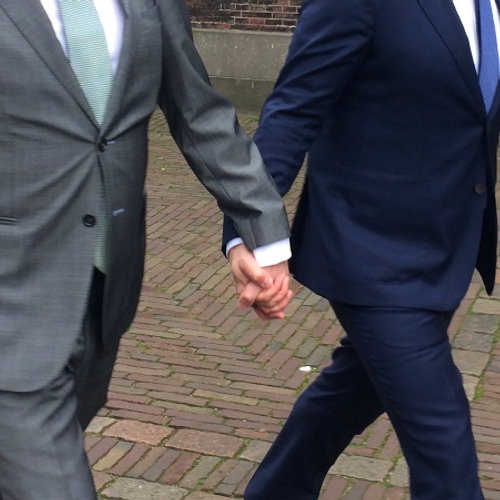De dag waarop mannelijk Nederland hand in hand liep
